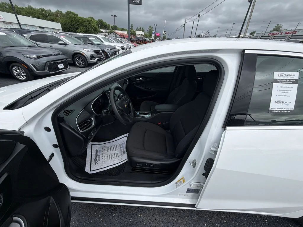 Used 2022 White Chevrolet LS image 11