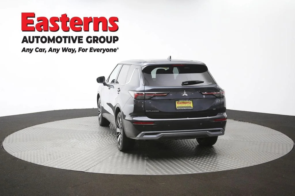 Used 2025 Gray Mitsubishi SE image 61