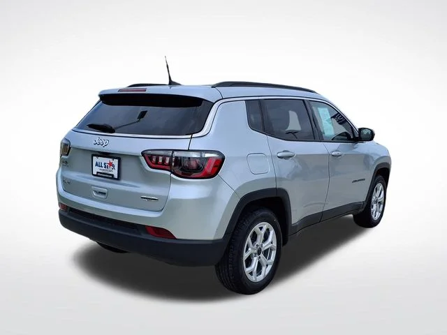 Used 2025 Silver Jeep Latitude image 8