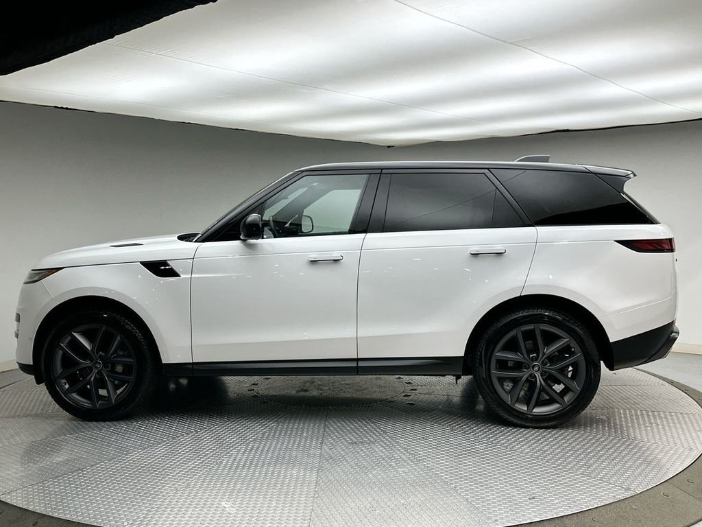 Used 2024 Fuji White Land Rover SE image 10