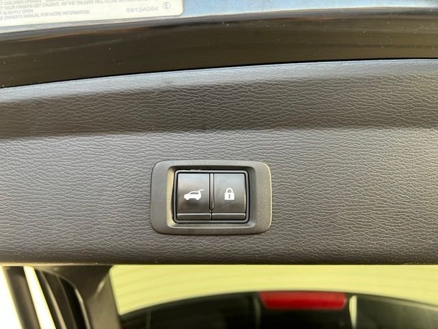 Used 2022 Black Mitsubishi SE image 38