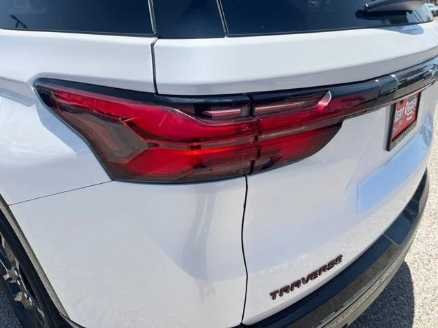 Used 2023 Iridescent Pearl Tricoat Chevrolet Premier image 7