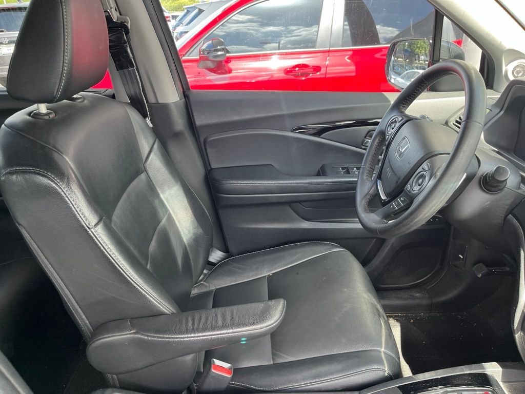Used 2016 Crystal Black Pearl Honda Touring image 4