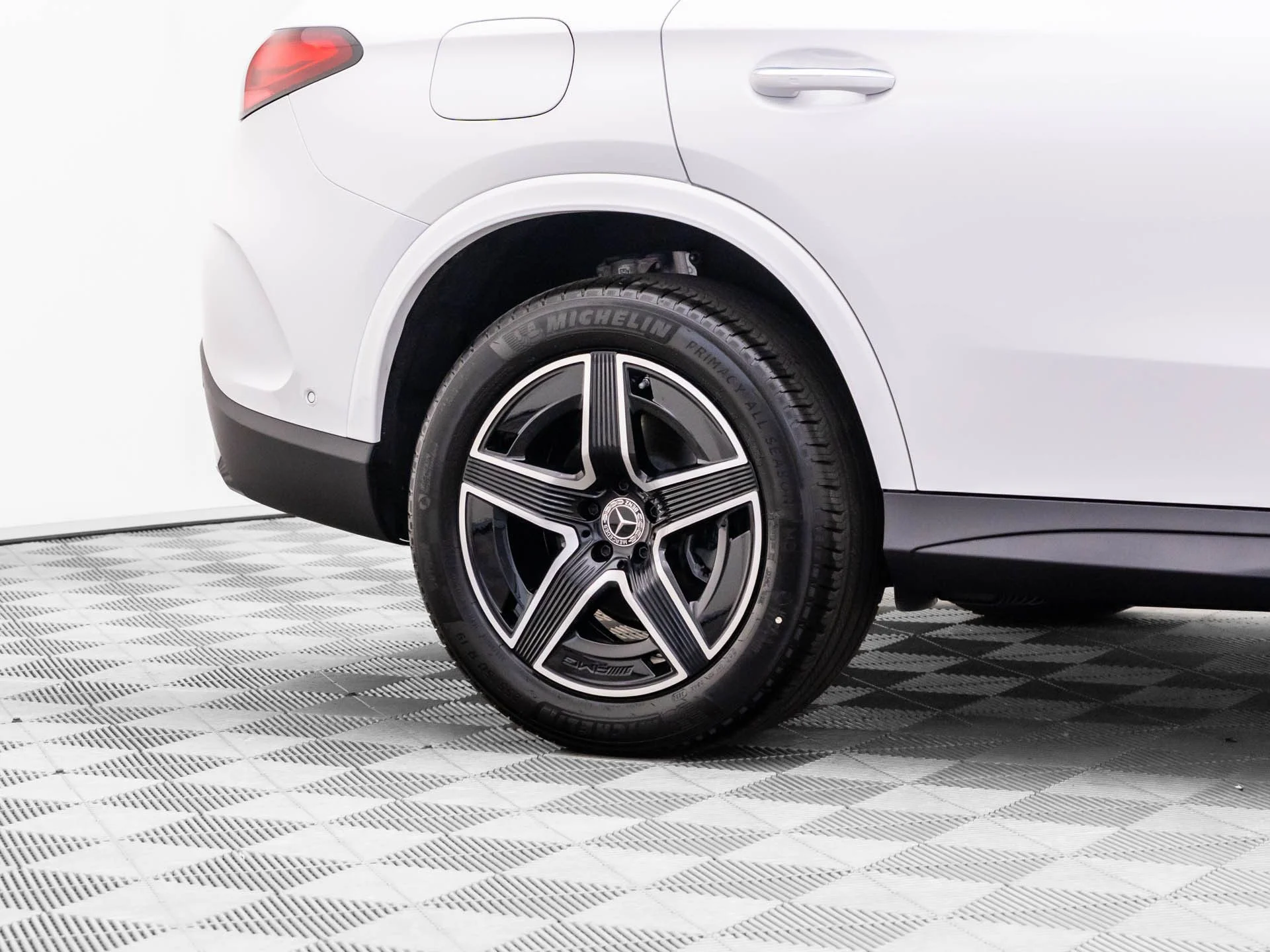 New 2026 White Mercedes-Benz GLC 300 image 38