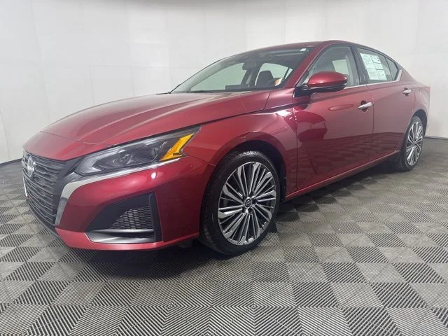 Used 2024 Red Nissan 2.5 SL image 8