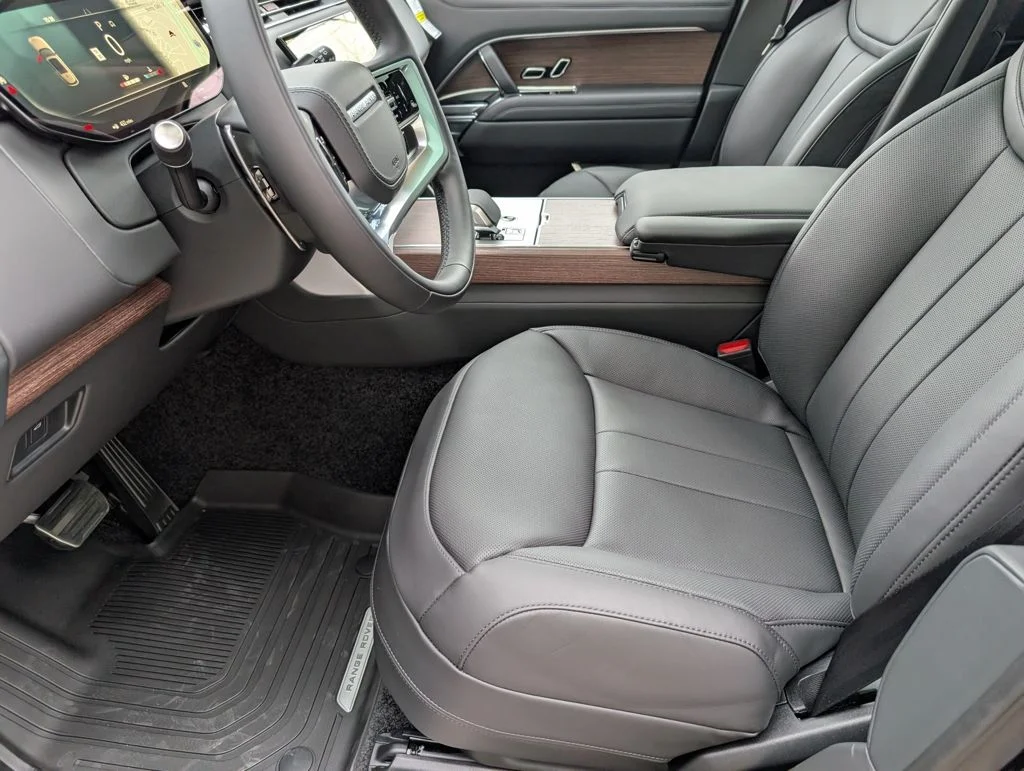 New 2026 Santorini Black Land Rover SE image 24