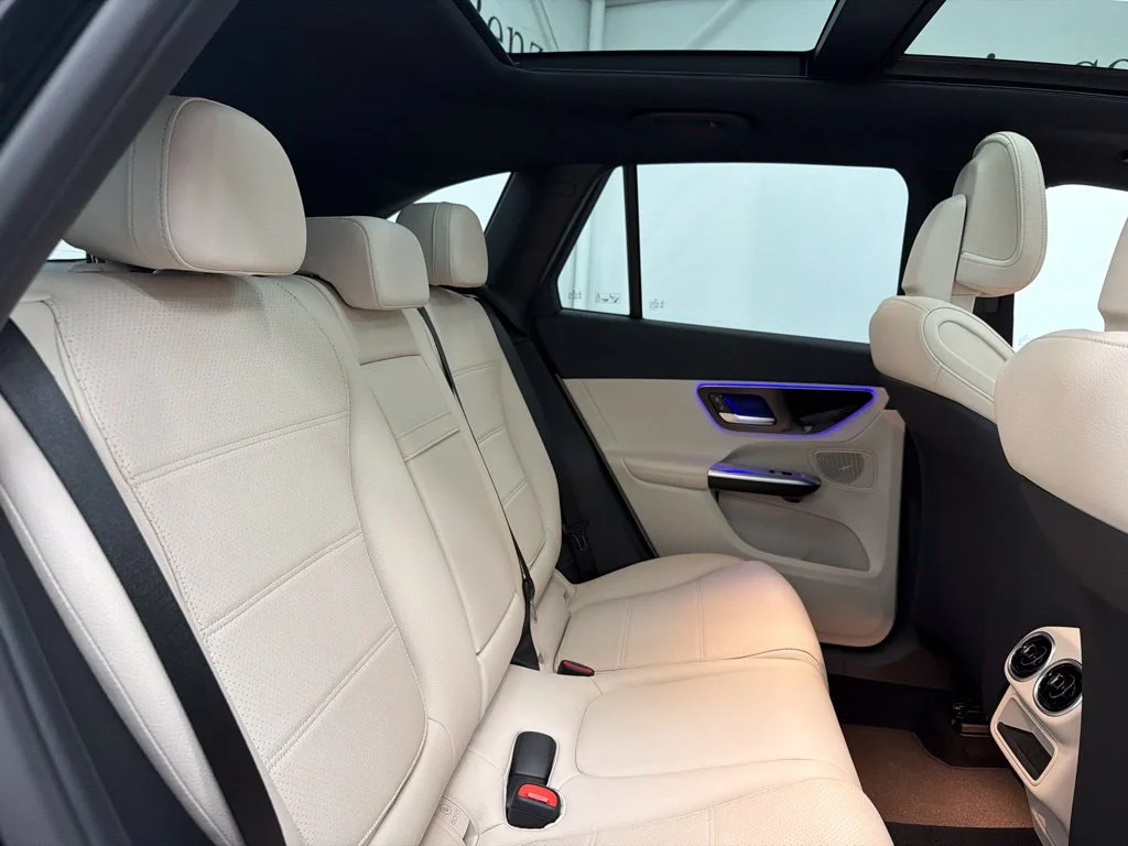 New 2027 Black Mercedes-Benz GLC 300 image 28