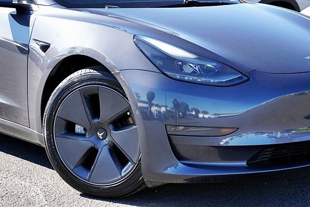 Used 2021  Tesla Standard Range Plus image 3