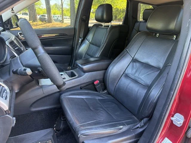 Used 2012 Red Jeep Laredo image 10