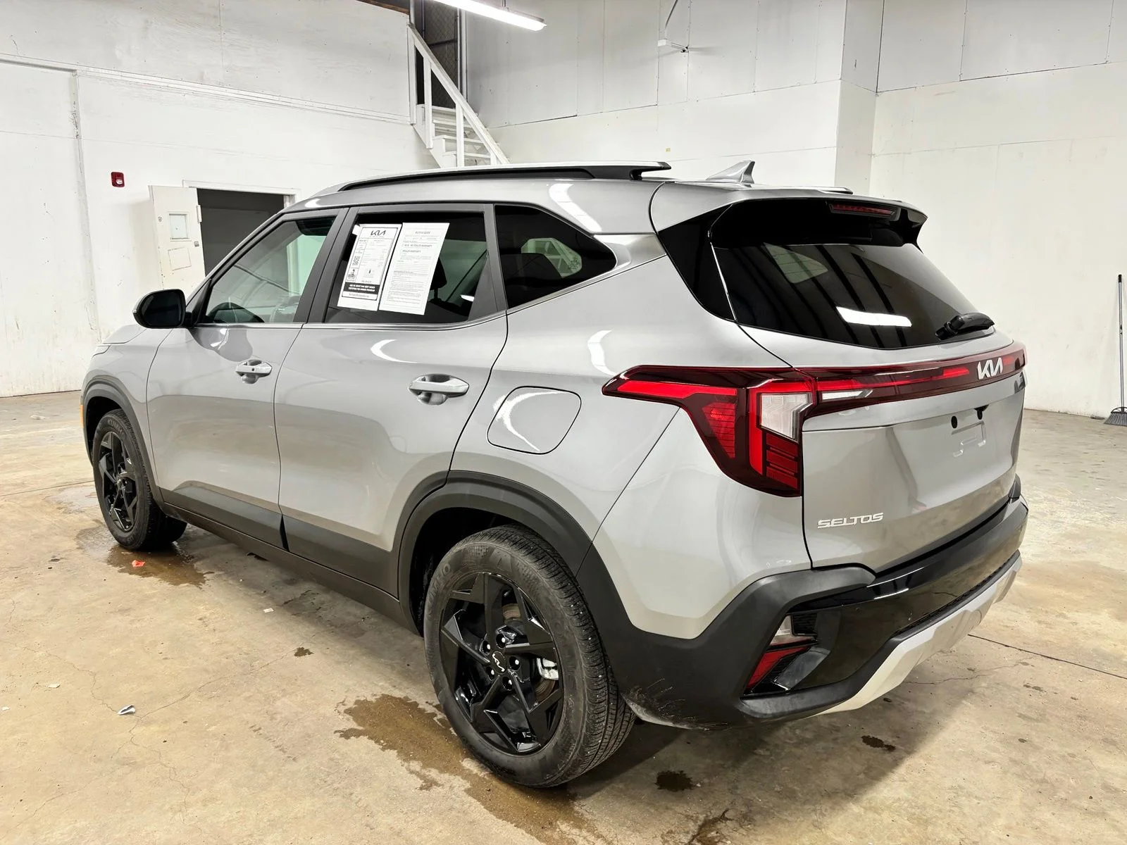 Used 2026 Gray Kia EX image 5