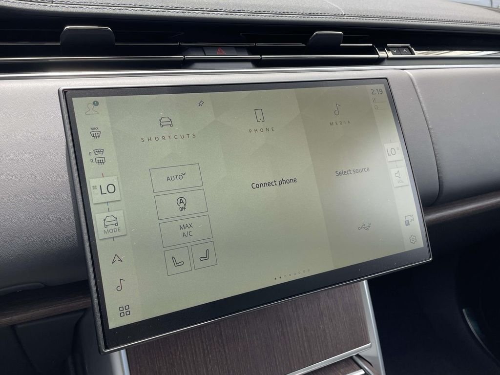 New 2026 Fuji White Land Rover SE image 24