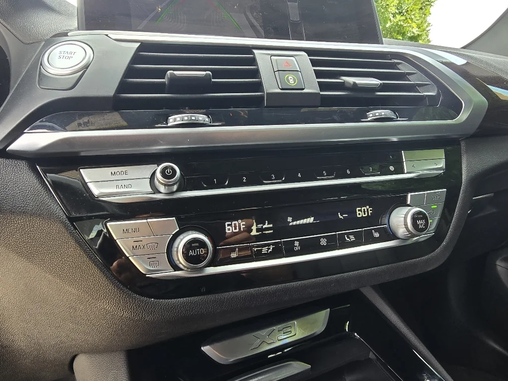 Used 2021 Glacier Silver Metallic BMW xDrive30e image 22