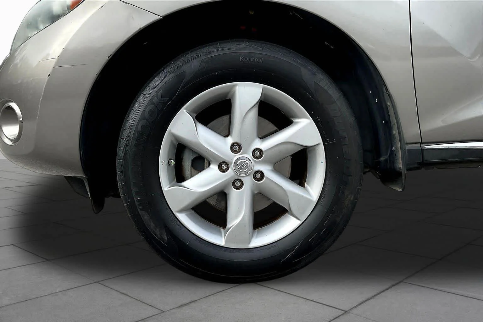 Used 2009 Platinum Graphite Nissan SL image 10