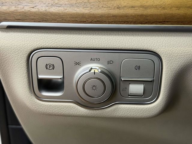 Certified Used 2025 White Mercedes-Benz GLE 350 image 29