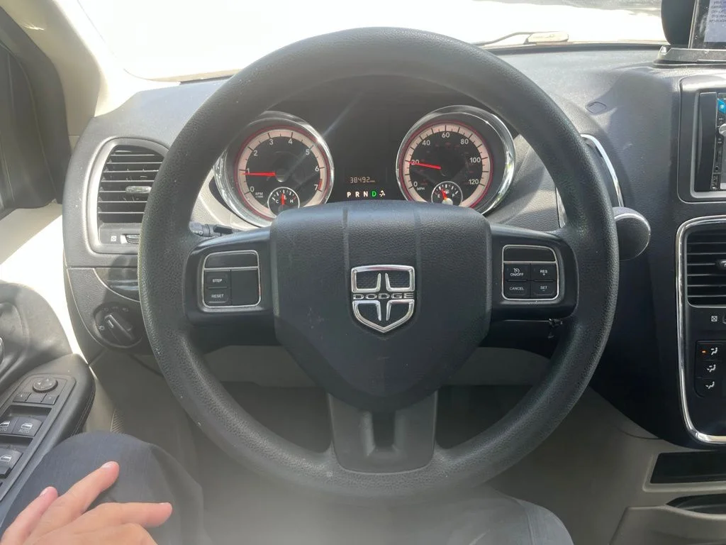 Used 2018 Granite Crystal Metallic Clearcoat Dodge SE image 7