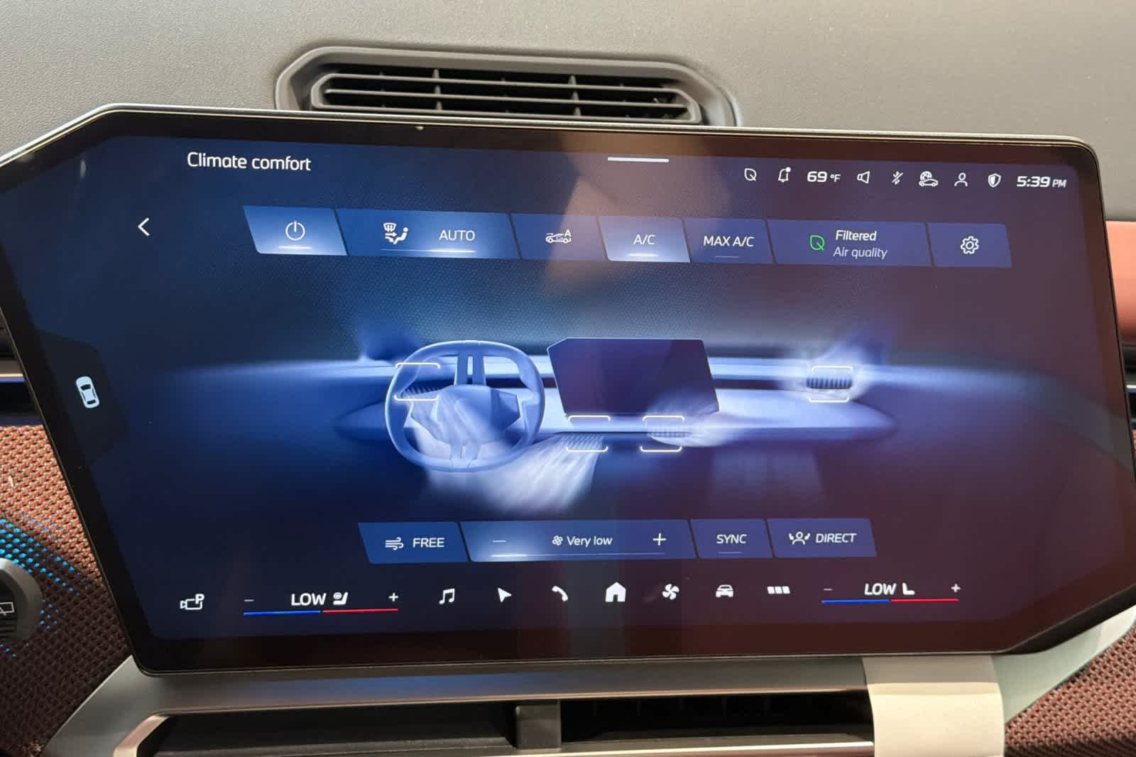 New 2027 Ocean Wave Blue Metallic BMW 50 xDrive image 20