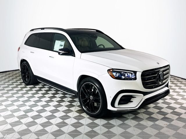 New 2026 MANUFAKTUR Moonlight White Metallic Mercedes-Benz GLS 580 image 1