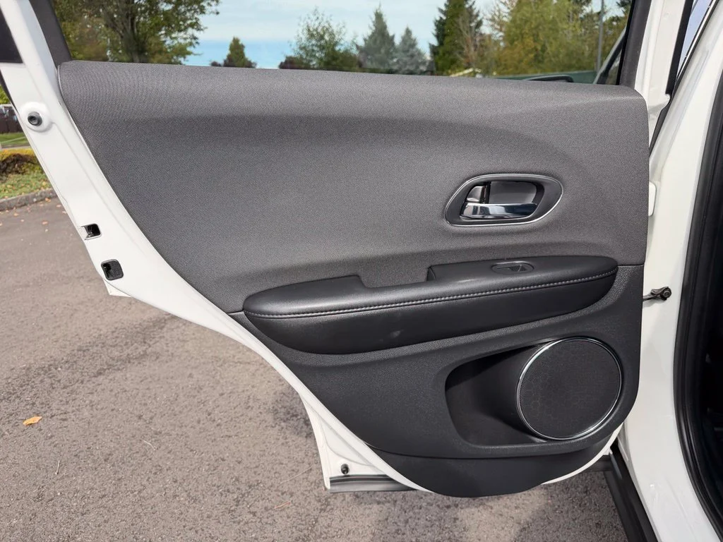 Used 2022 Platinum White Pearl Honda EX image 27
