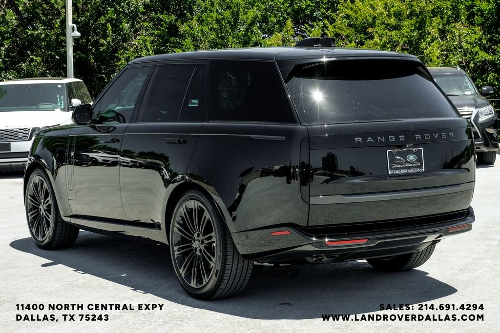 New 2026 Santorini Black Metallic Land Rover SE image 12