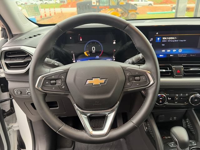 Used 2025 Summit White Chevrolet LT image 26