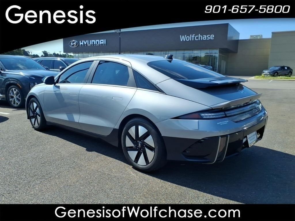 Certified Used 2024 Silver Hyundai SE Standard Range image 3
