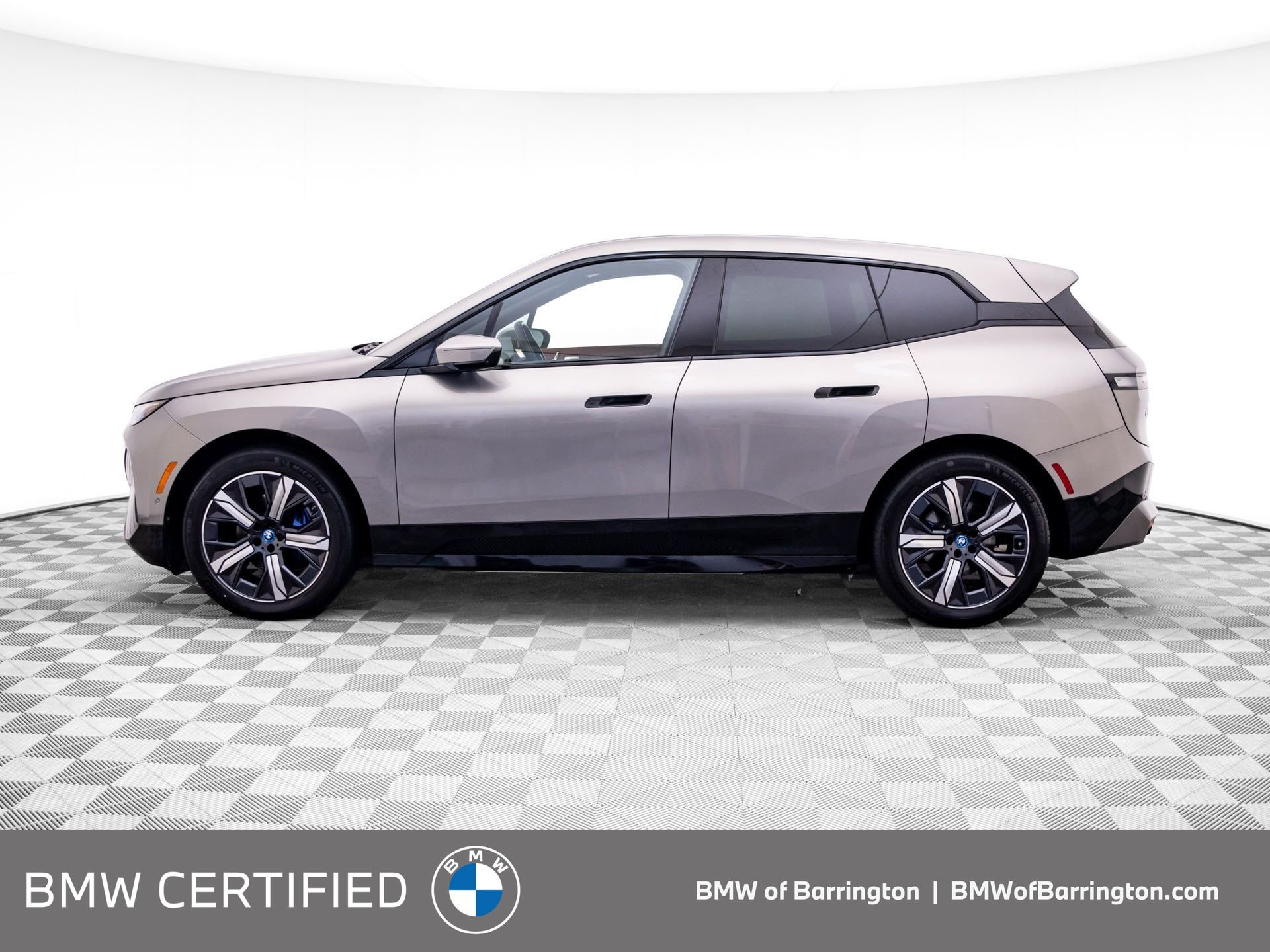 Used 2024 BMW iX Base with VIN WB523CF05RCP37274 for sale in Barrington, IL