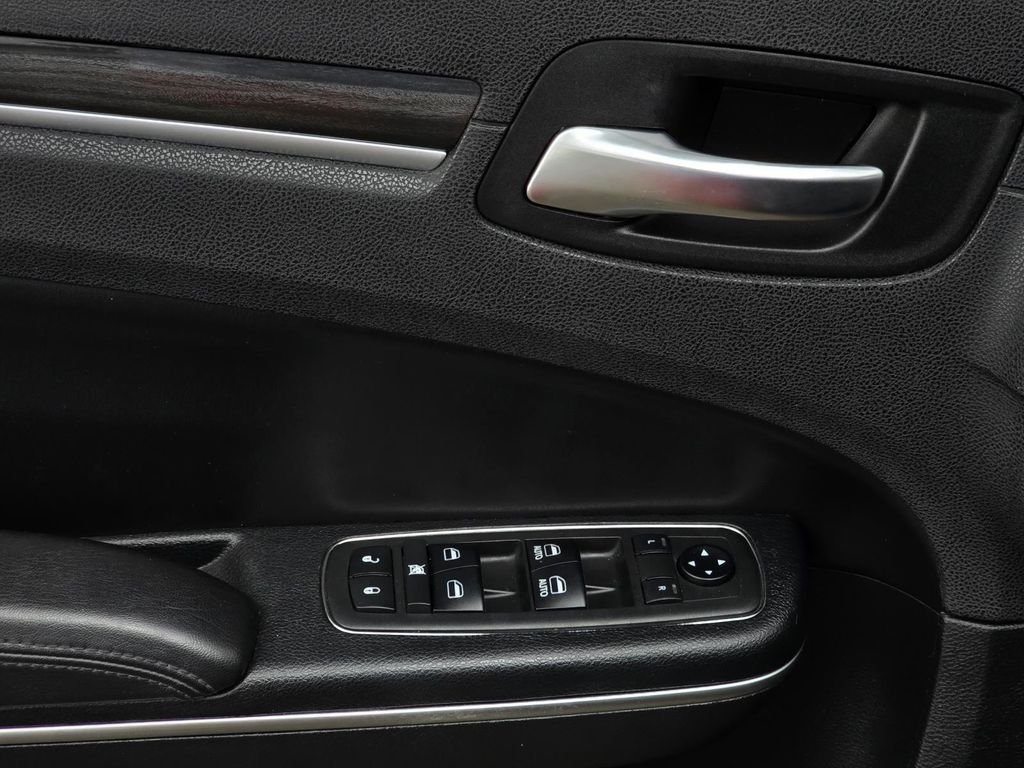 Used 2018 Gloss Black Chrysler Touring image 11