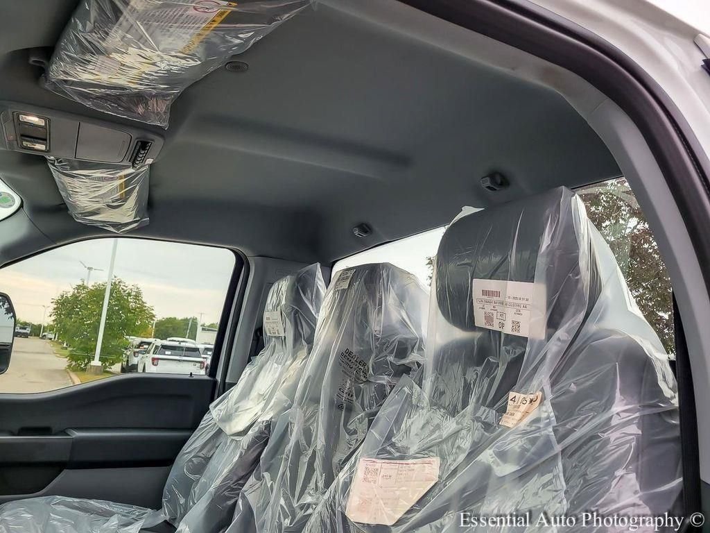New 2025 Oxford White Ford F-450® XL image 11