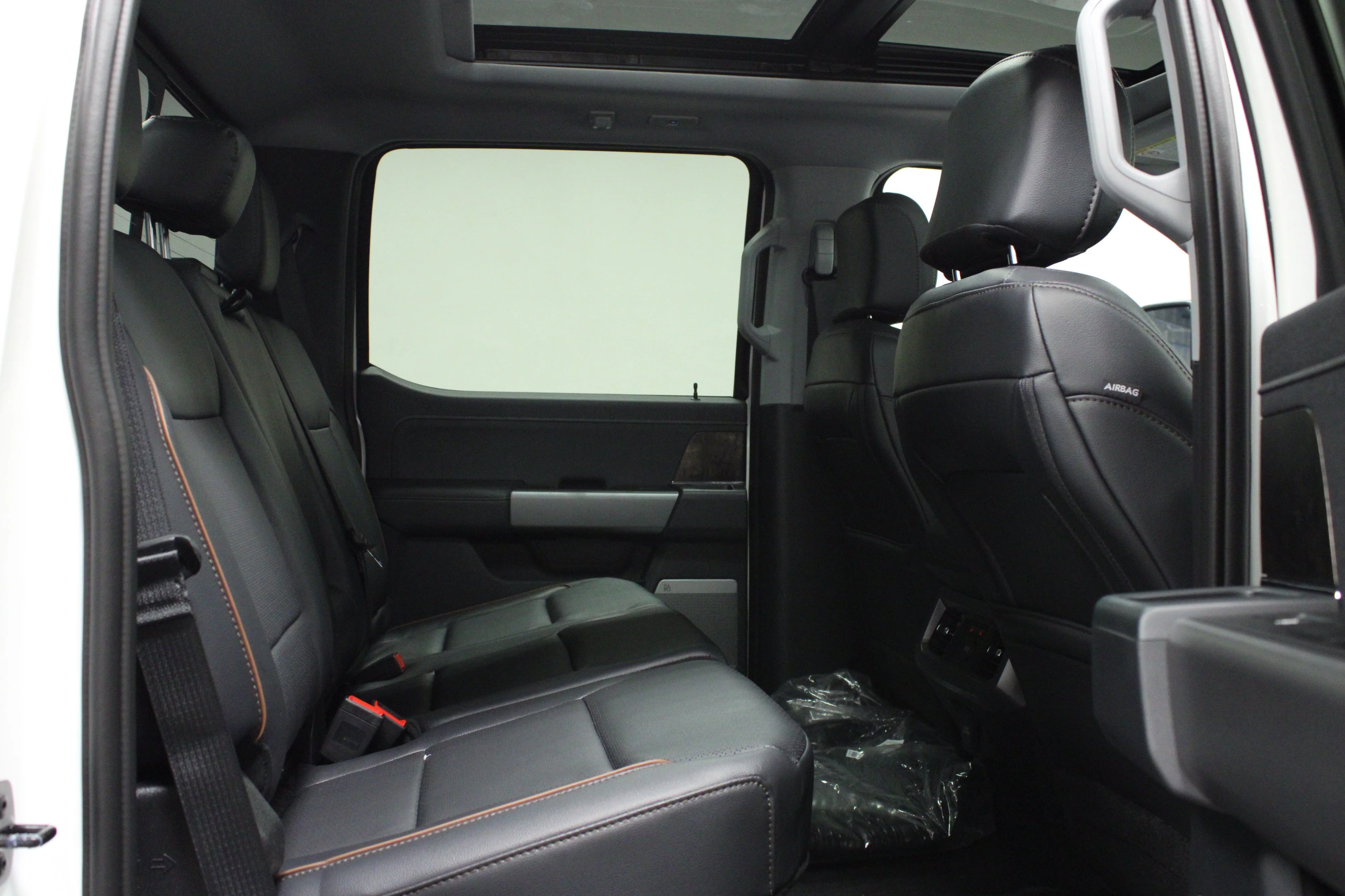 New 2026 Star White Metallic Tri-Coat Ford F-250® Lariat® image 15