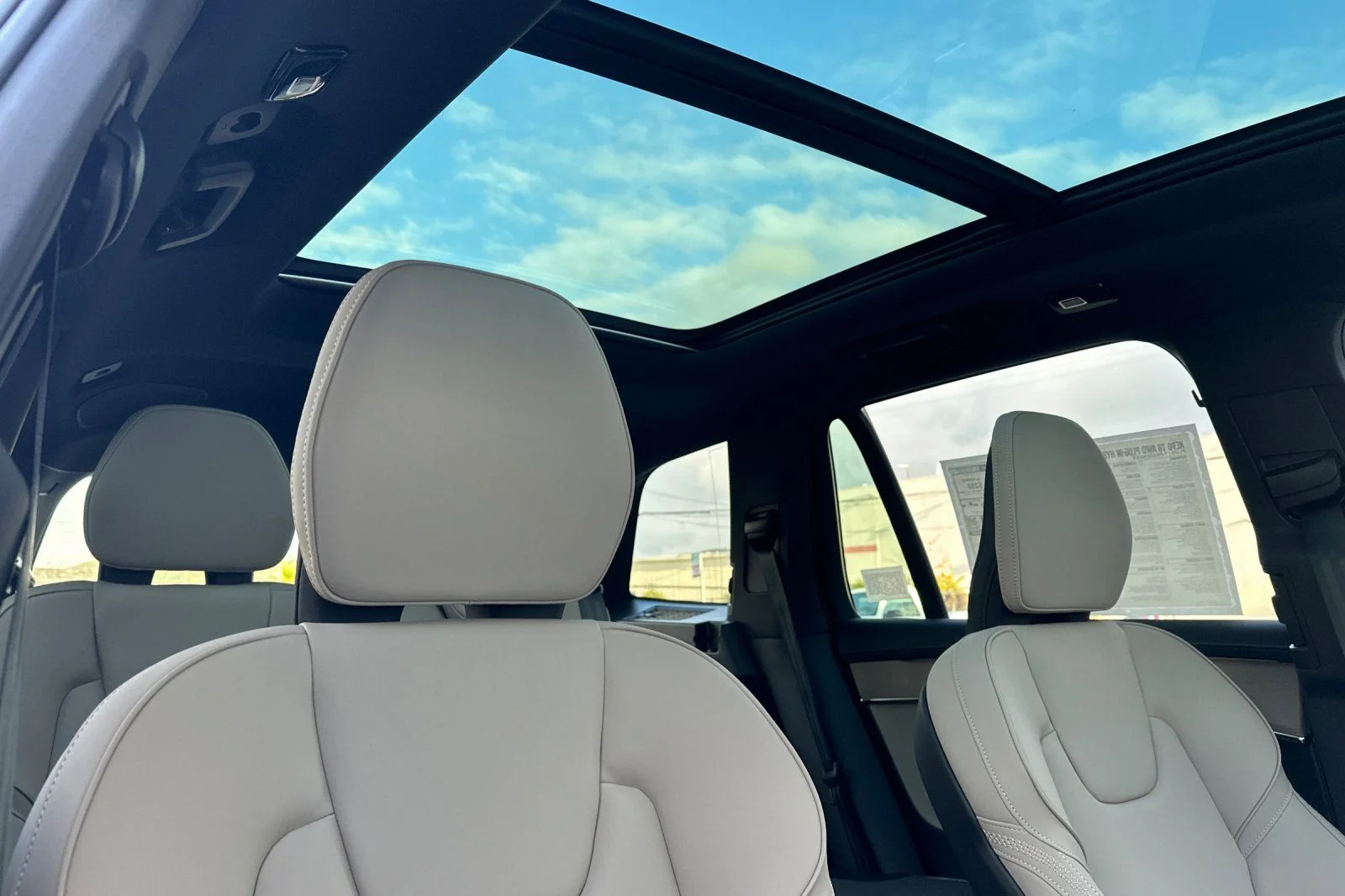 New 2026 Vapour Grey Volvo T8 Plus 7-Seater image 20
