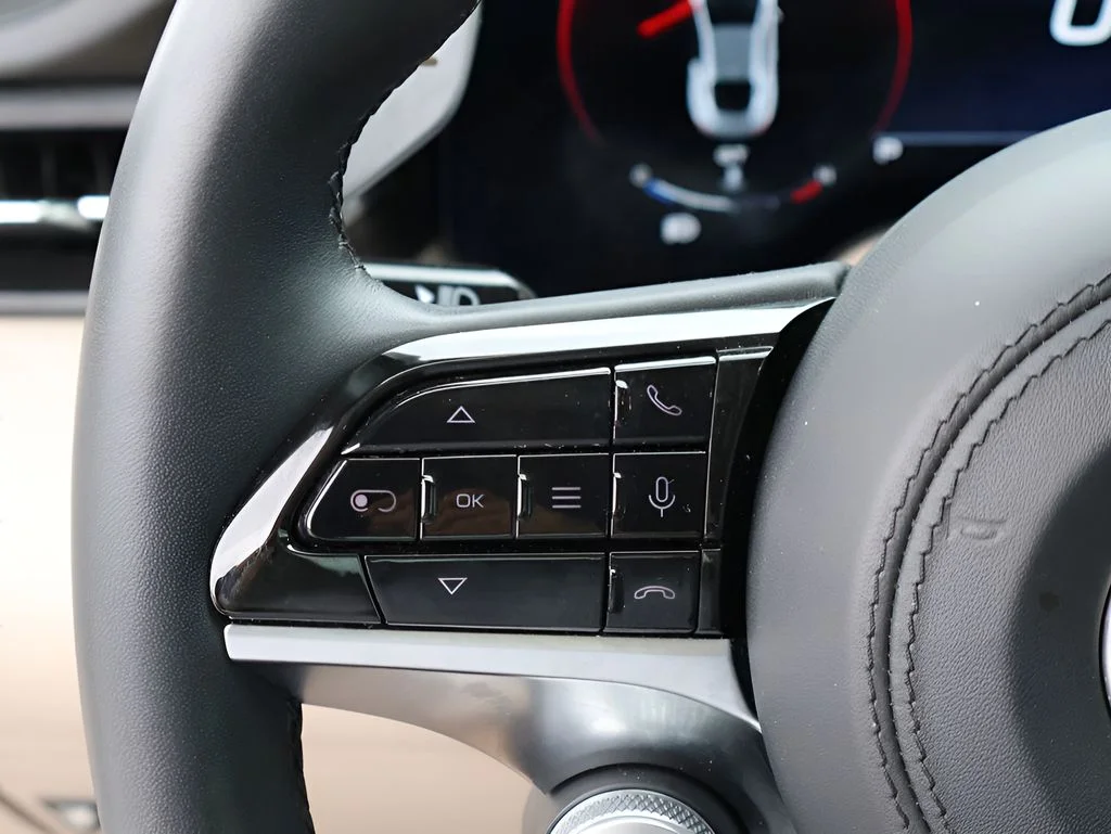 Used 2024 Bianco Solid Maserati Modena image 33