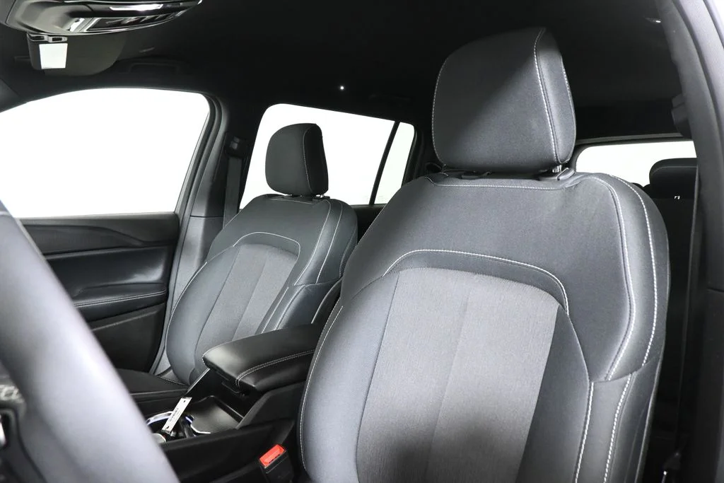 Used 2024 White Jeep Laredo image 16