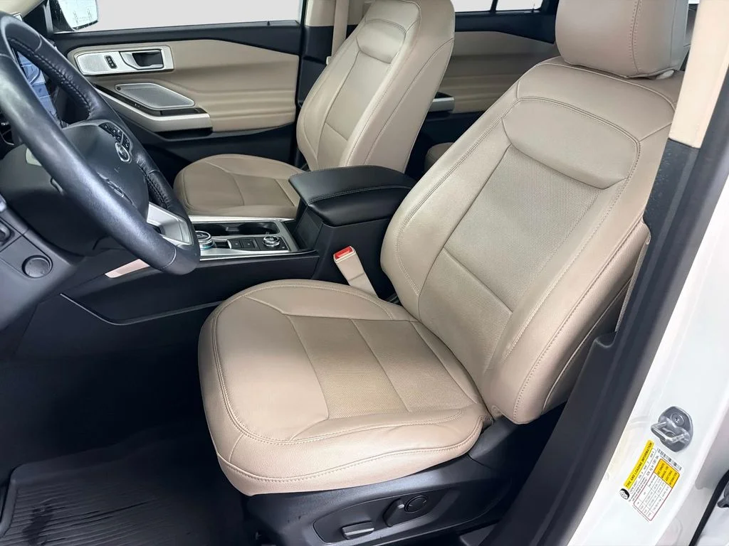 Used 2023 White Ford Limited image 21