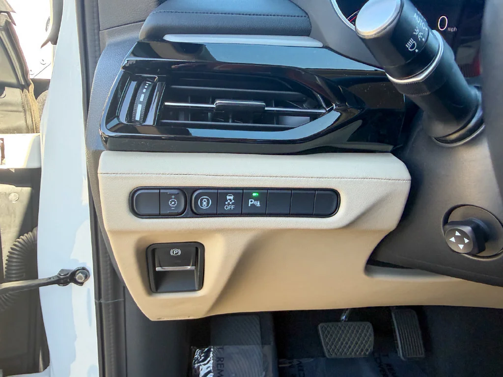 Used 2025 Platinum White Pearl Acura Technology Package image 20