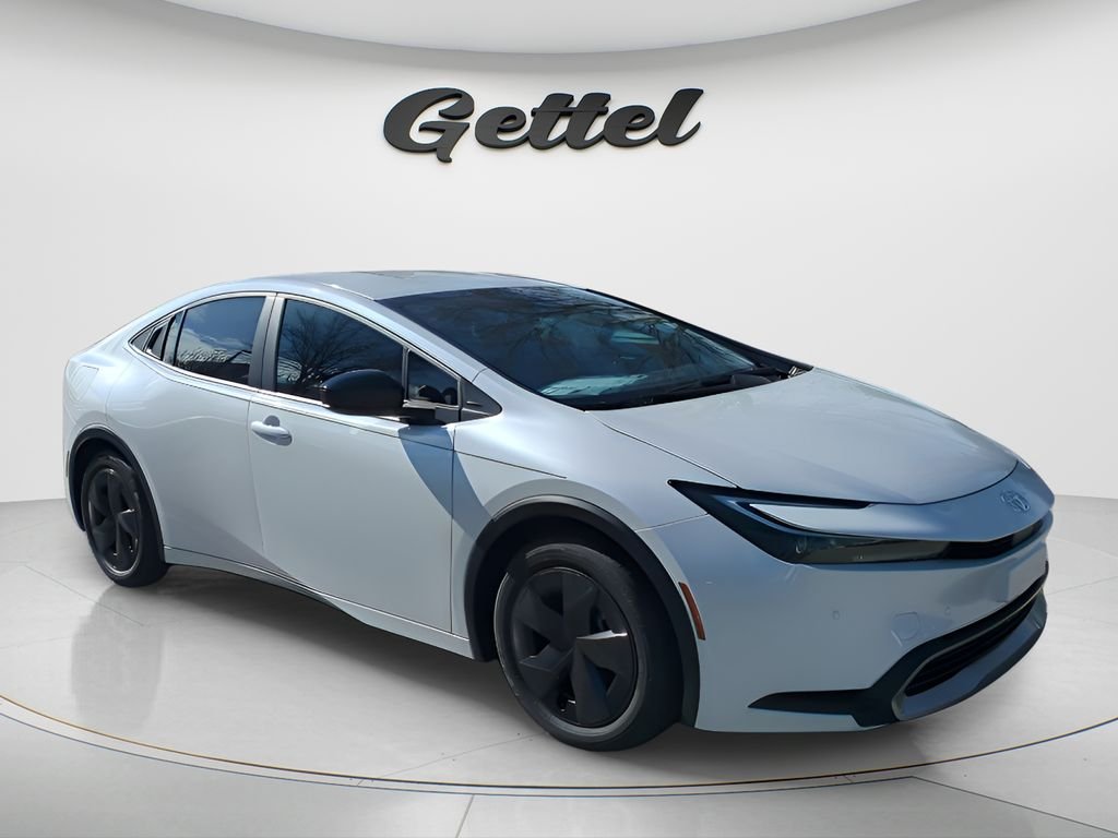New 2026 Wind Chill Pearl <sup>1</sup> Toyota  SE image 3