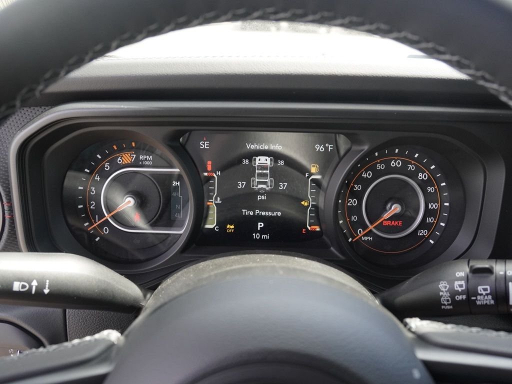 New 2026 Granite Crystal Metallic Clear-Coat Exterior Paint Jeep Rubicon image 12