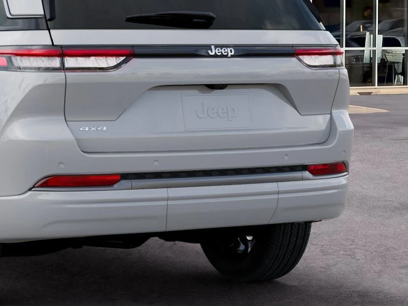 New 2026 Bright White Clear-Coat Exterior Paint Jeep Limited Reserve image 15