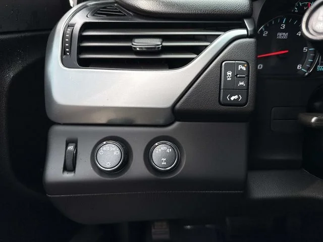 Used 2020 Gray Chevrolet LT image 27