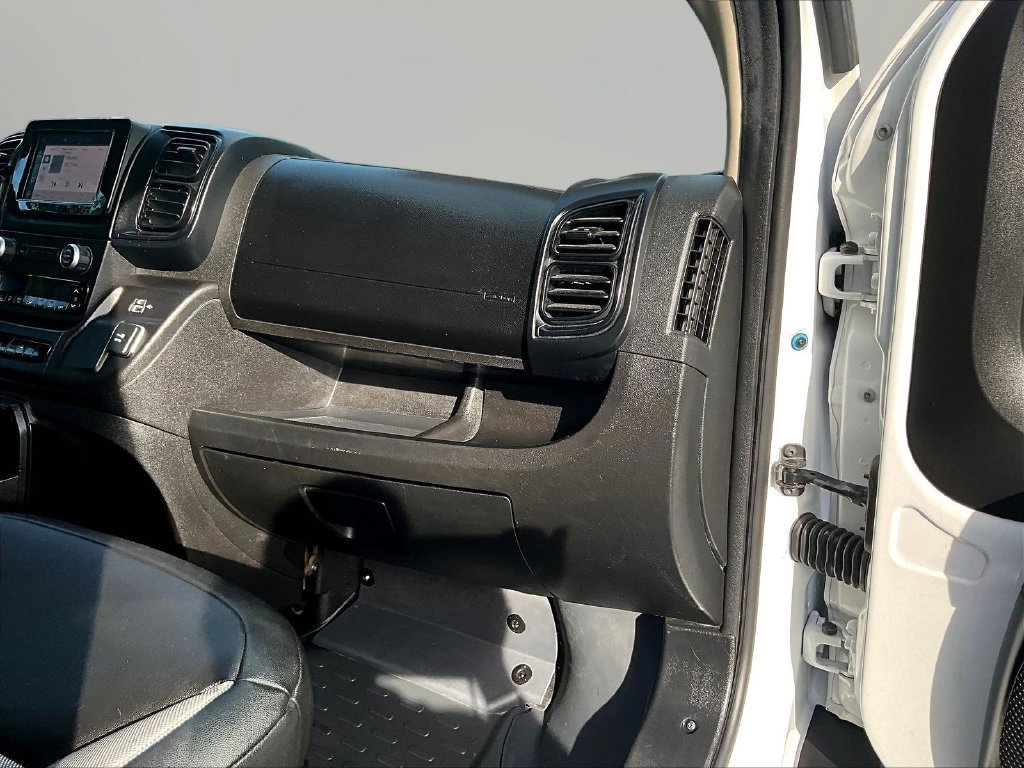 Used 2025 White Ram Base image 25