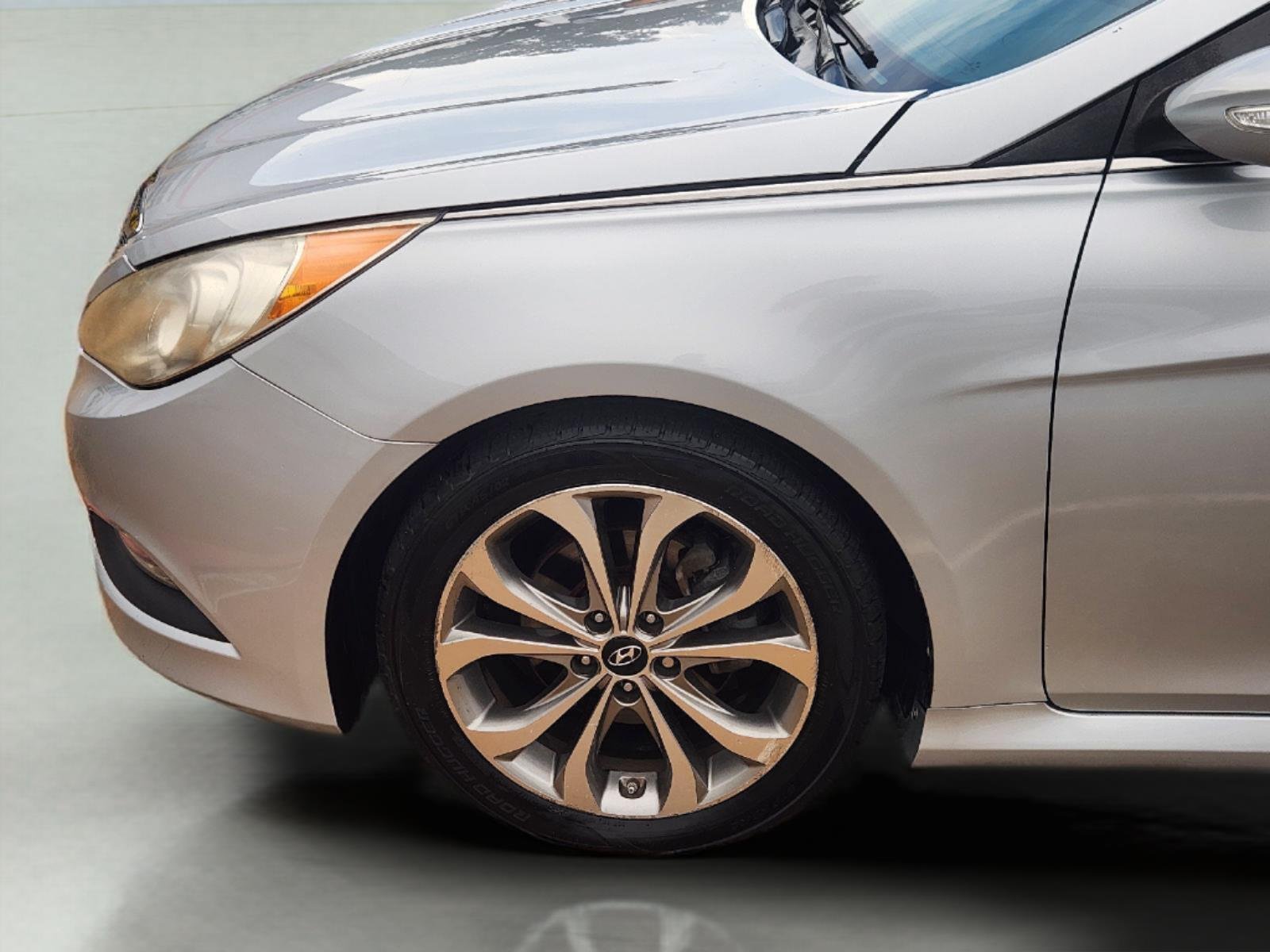 Used 2014 Radiant Silver Metallic Hyundai Limited image 7