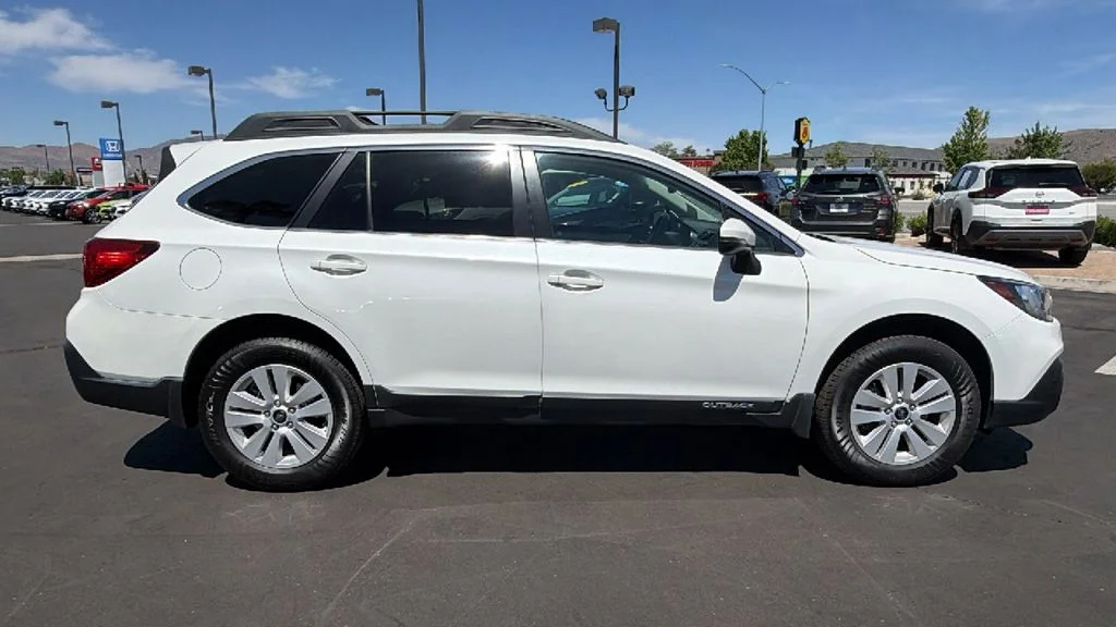 Used 2018 Crystal White Pearl Subaru 2.5i Premium image 2