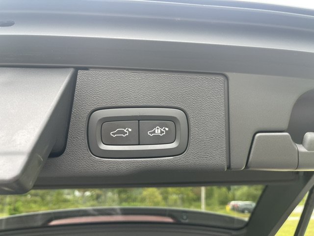 Used 2022 Silver Volvo Inscription image 15