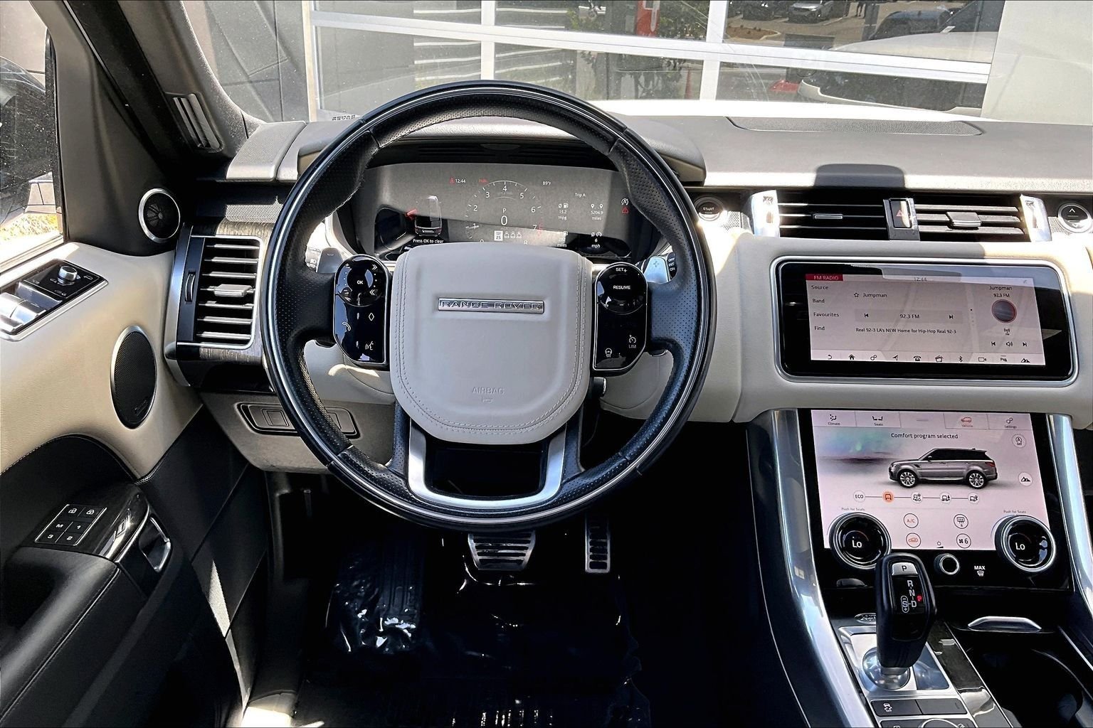 Used 2022 White Land Rover HSE Silver Edition image 5
