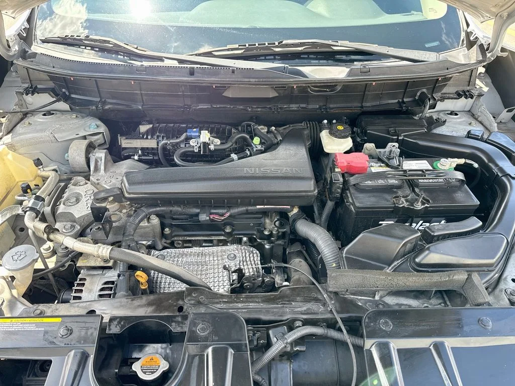 Used 2014 Silver Nissan SV image 37