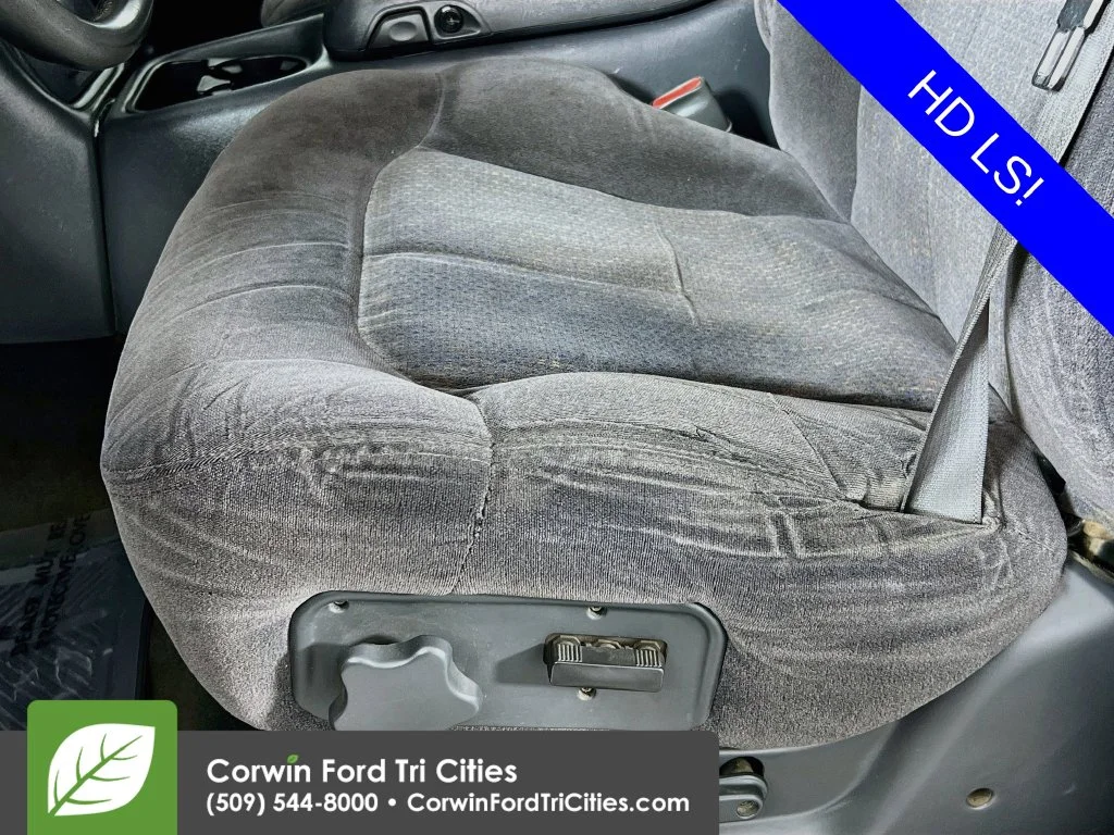 Used 2000 White Chevrolet LS image 19