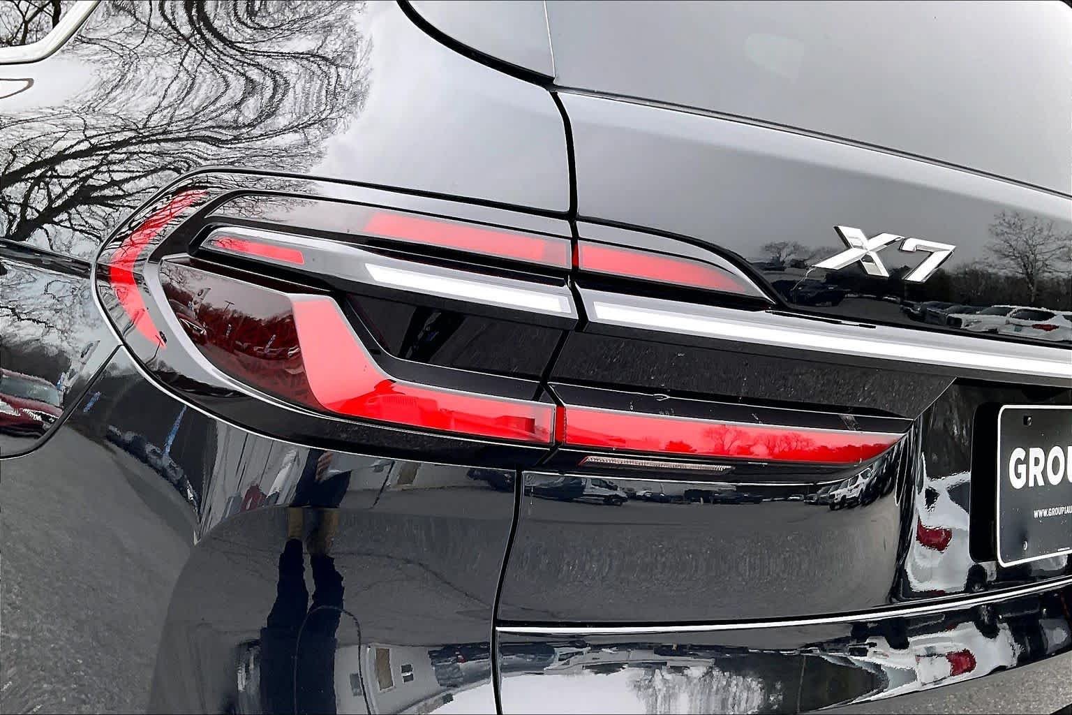 Used 2025 Black Sapphire Metallic BMW xDrive40i image 29