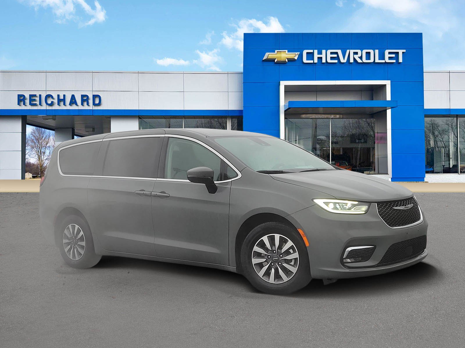 2023 Chrysler Pacifica Hybrid Touring L Hybrid's photo