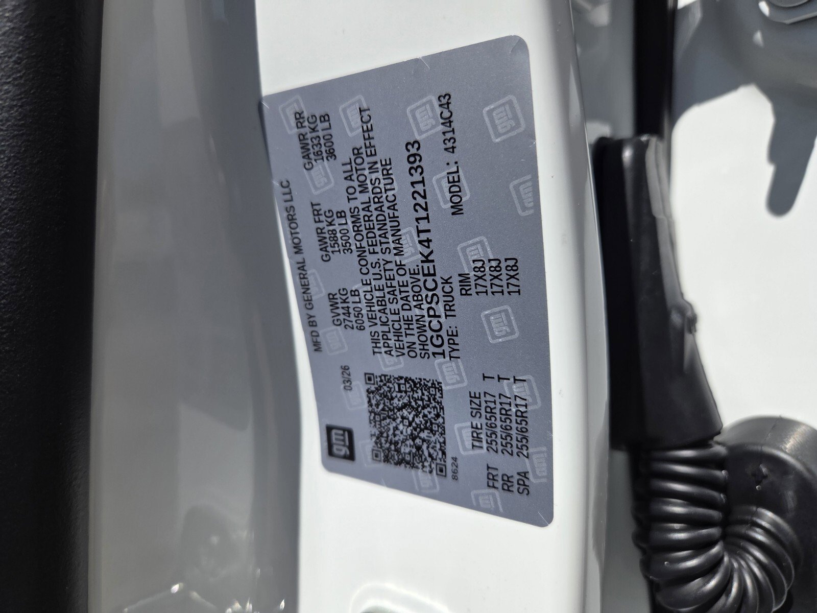 New 2026 Summit White Chevrolet LT image 24