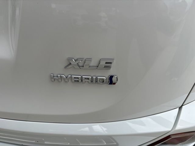 Used 2017 White Toyota XLE image 21