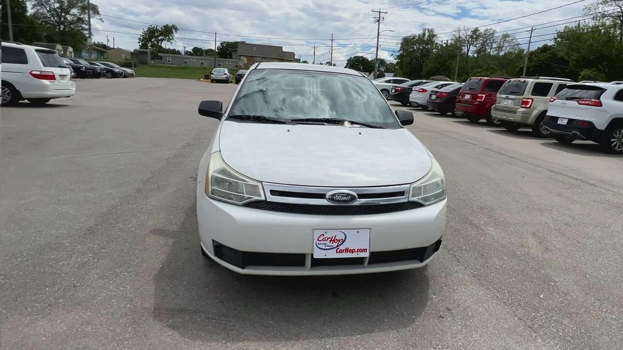 2010 Ford Focus SE photo 2